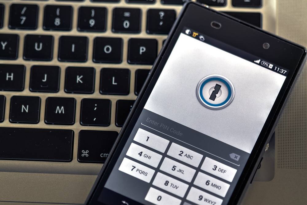 Gembok digital melambangkan keamanan akun
